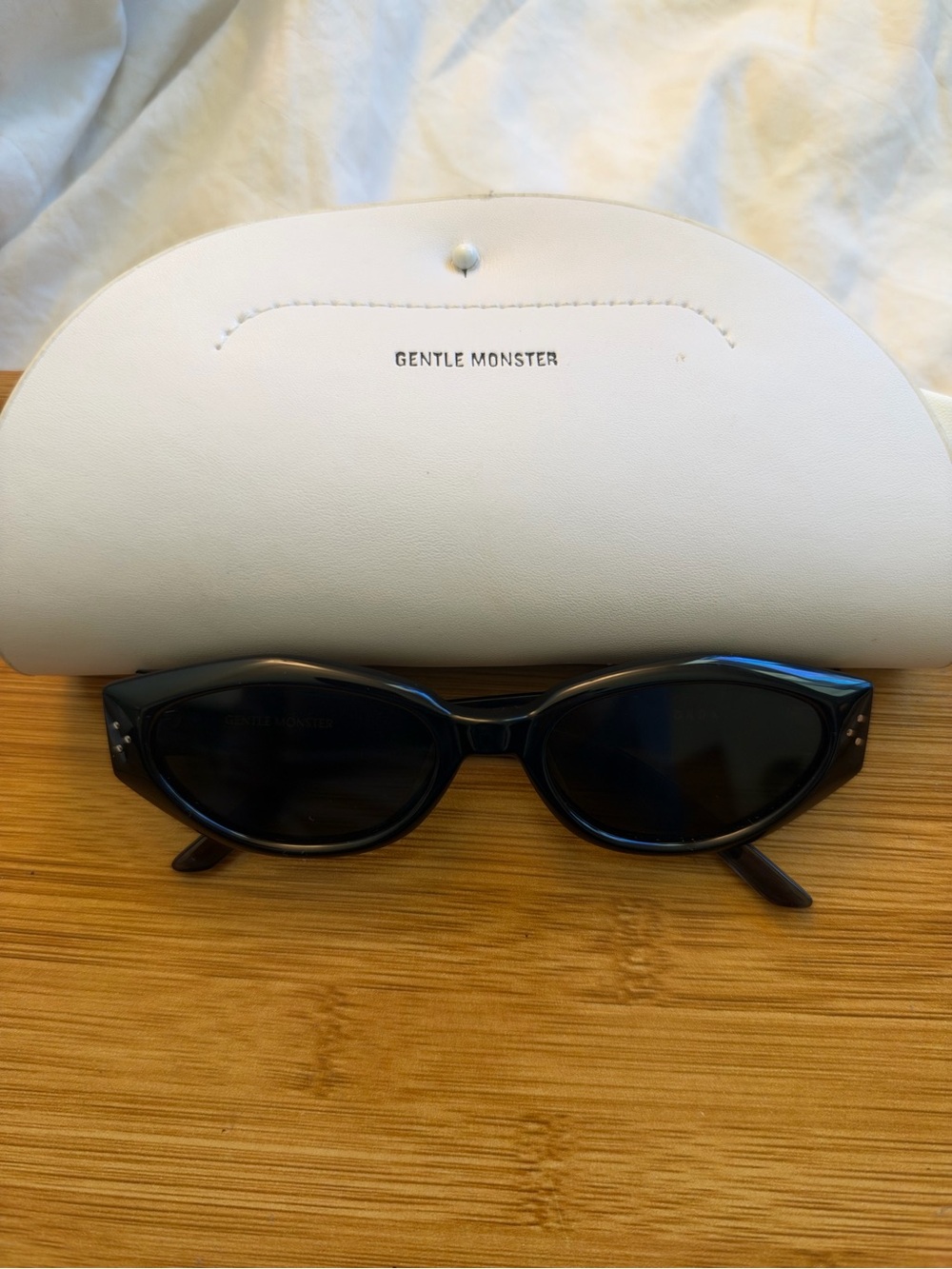 Gentle Monster Women's Black Oval Sunglasses - Dada 01